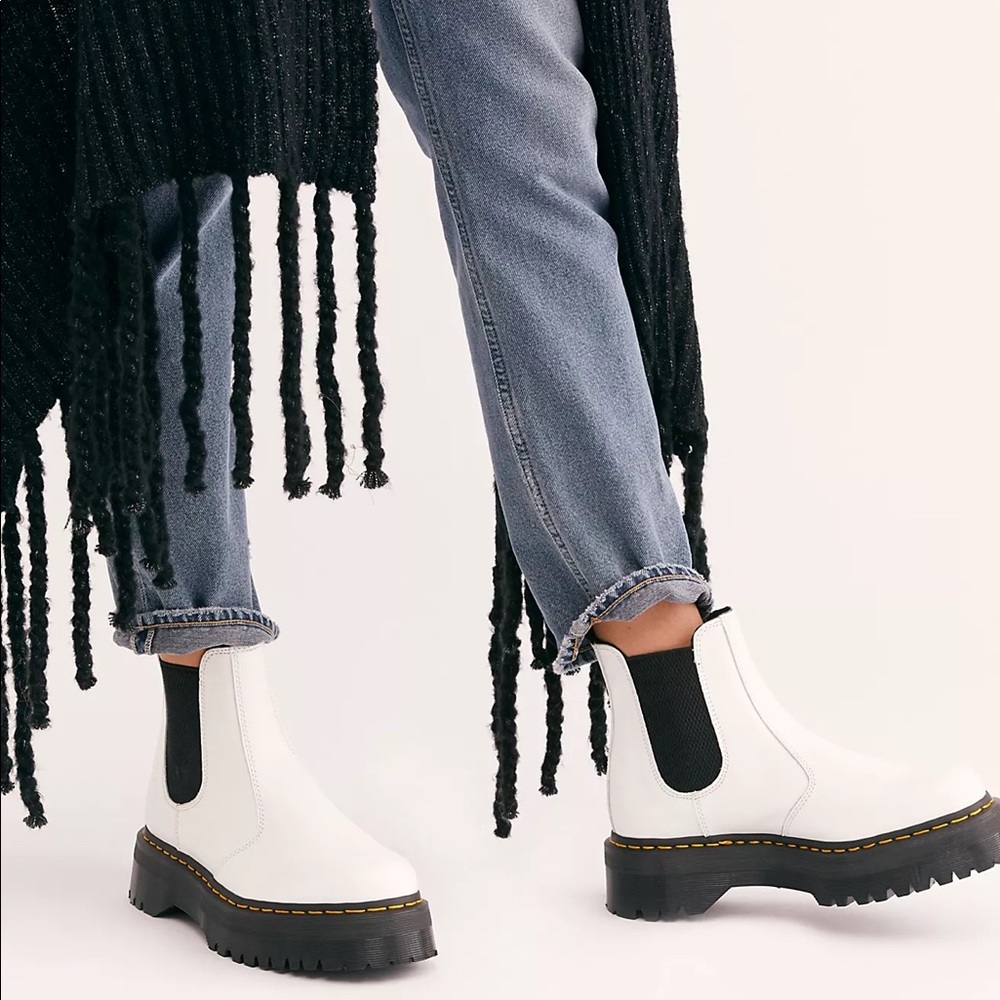 Dr. Martens | 2976 Chunky Quad White Leather Chelsea Boots Size: 8 - Picture 2 of 10
